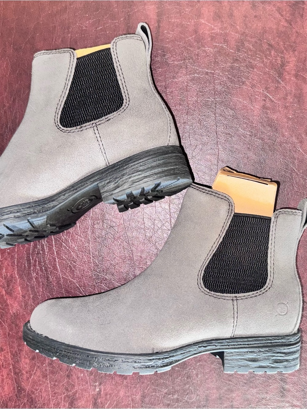 BRAND NEW Born "Cove" Chelsea Boots Size 6
